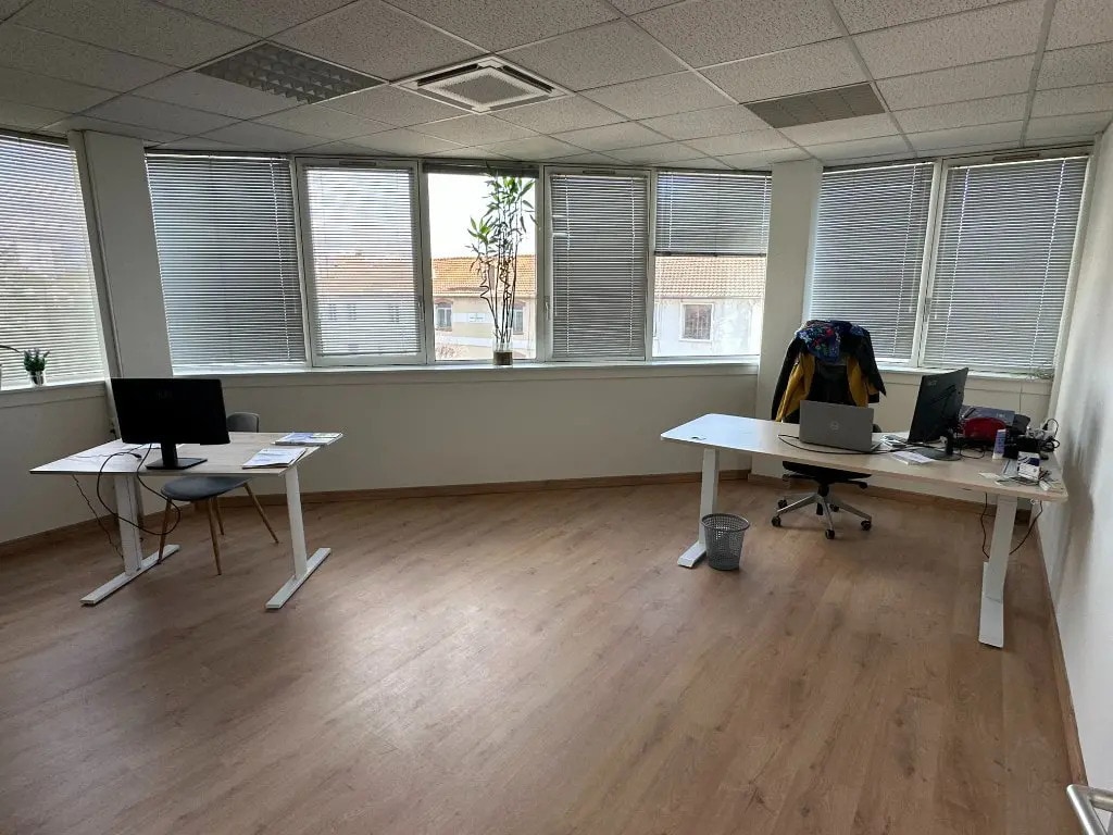Office in Chalon-sur-Saône for lease Interior Photo- Image 1 of 6