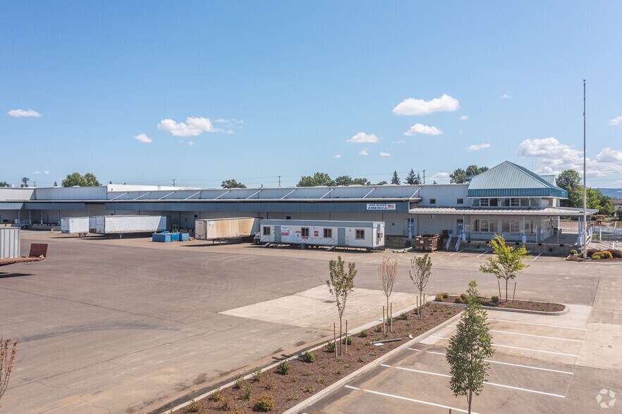 495 NE Holladay St, Cornelius, OR for lease - Building Photo - Image 3 of 13