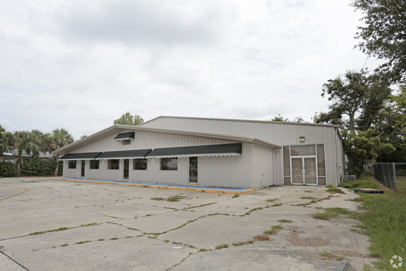 1129 Ridgewood Ave, Holly Hill, FL 32117