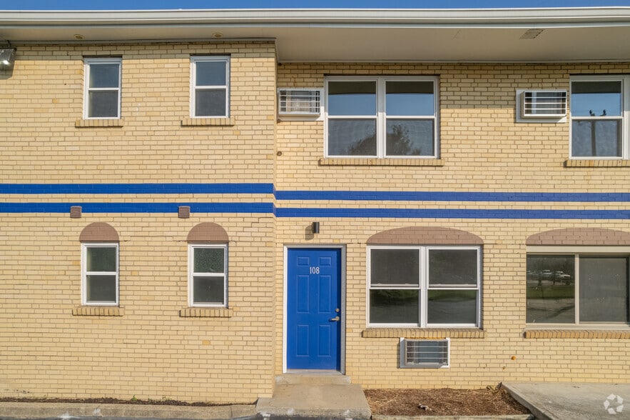 7743 Reading Rd, Cincinnati, OH for sale - Building Photo - Image 3 of 11