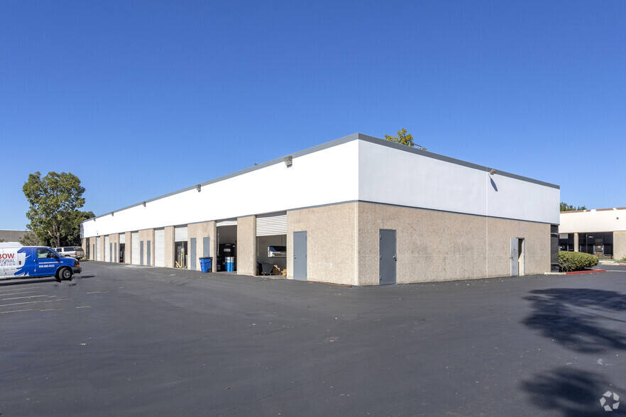 7975 Dunbrook Rd, San Diego, CA for lease - Building Photo - Image 2 of 3