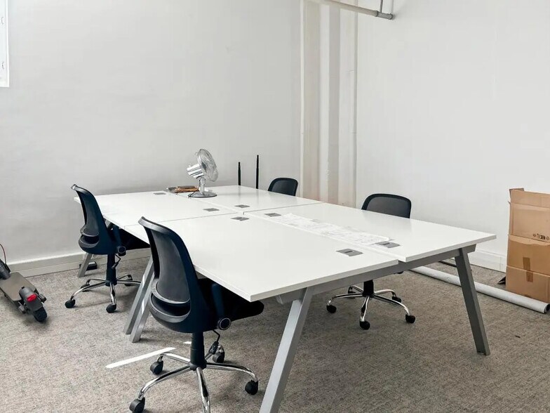 Office in Vanves for lease - Interior Photo - Image 3 of 12