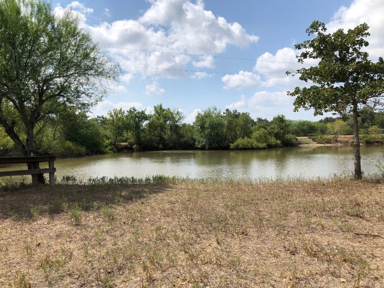 000 Hopkinsville Rd, Cuero, TX for sale - Primary Photo - Image 1 of 1