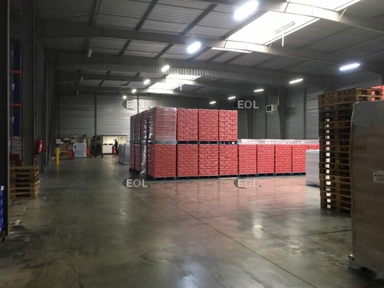 Industrial in Santeny for sale - Building Photo - Image 1 of 4