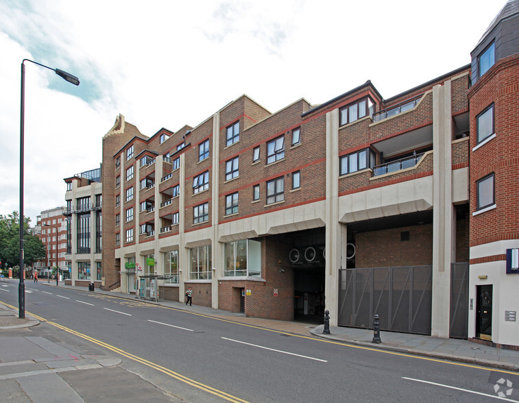 239-249 Kensington High St, London for lease - Building Photo - Image 3 of 8