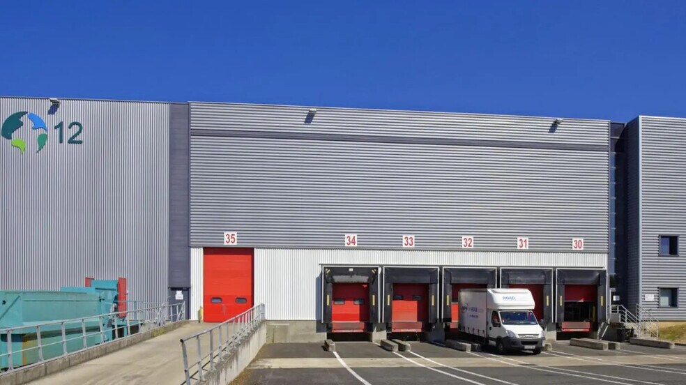 Office in Mitry-Mory for lease - Building Photo - Image 1 of 11