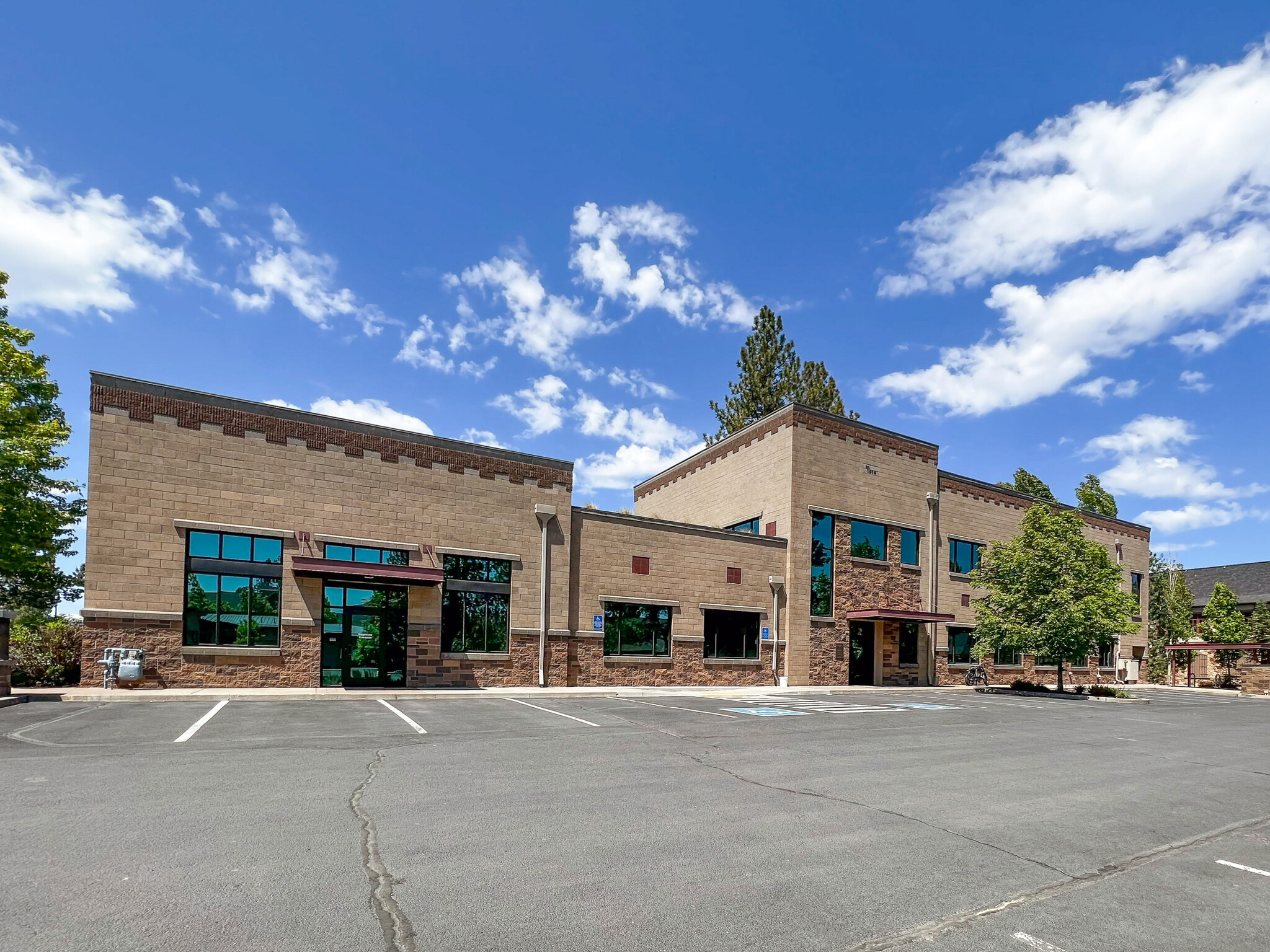 2796 NW Clearwater Dr, Bend, OR for lease Building Photo- Image 1 of 10