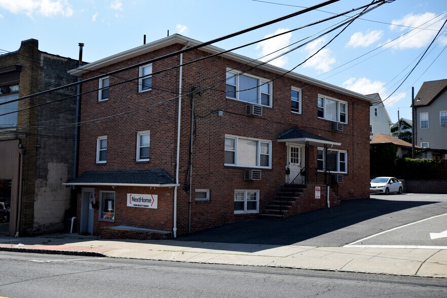 414 Hackensack St, Carlstadt, NJ 07072