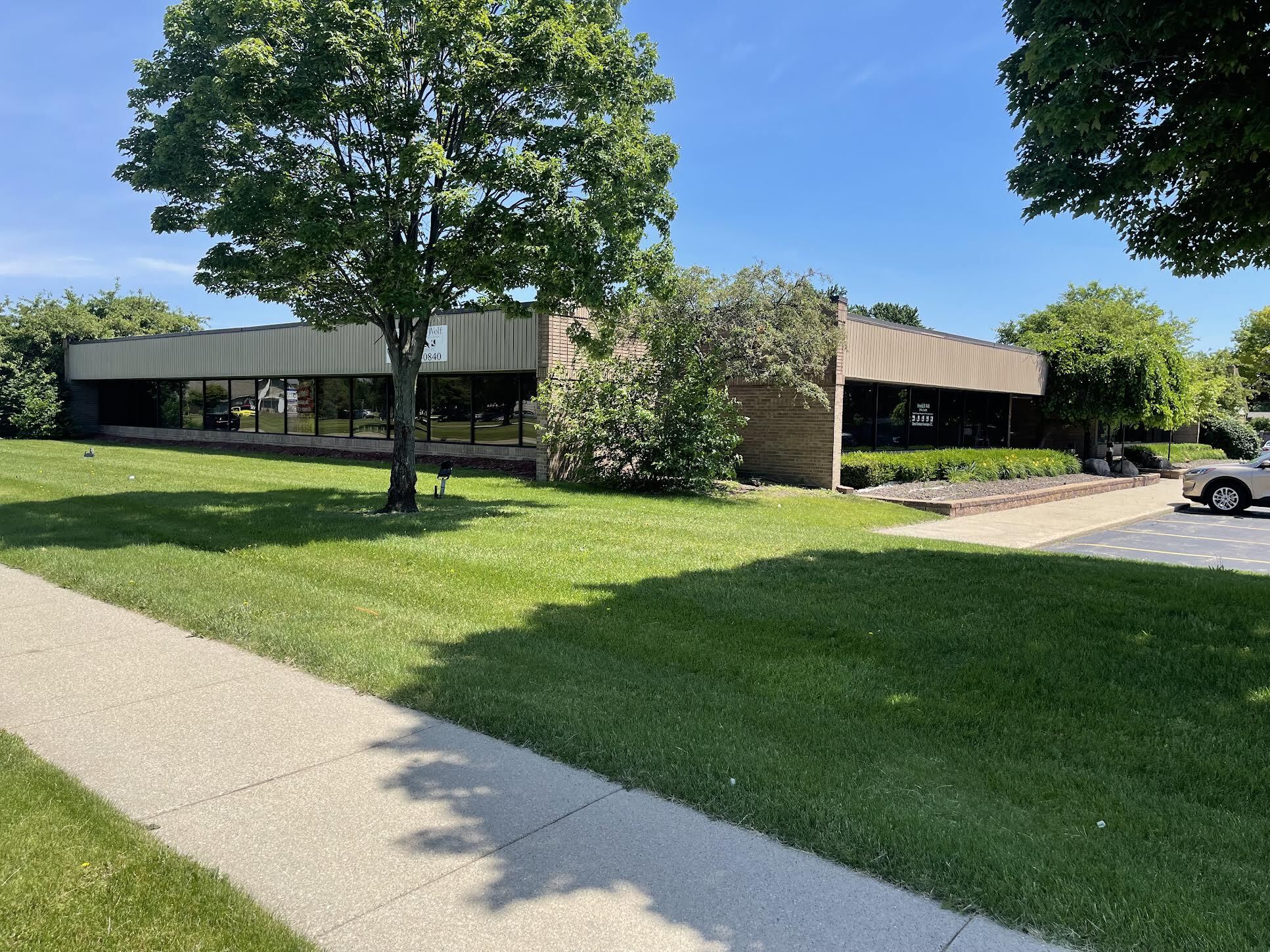 42850 Schoenherr Rd, Sterling Heights, MI for lease Building Photo- Image 1 of 5