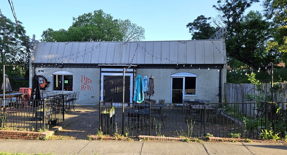 678 NW 10th St, Atlanta, GA for lease - Building Photo - Image 1 of 13