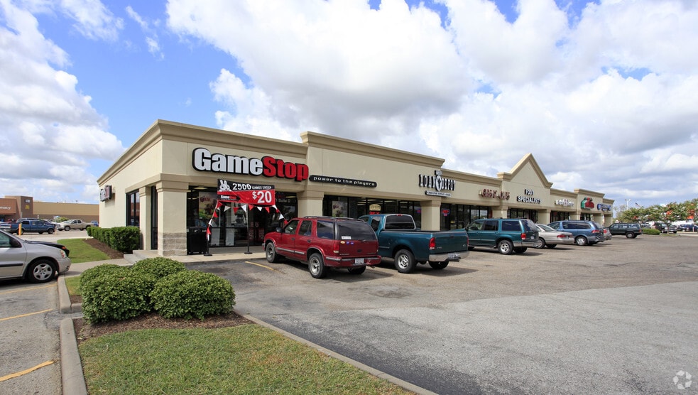 121 Highway 332 W, Lake Jackson, TX 77566