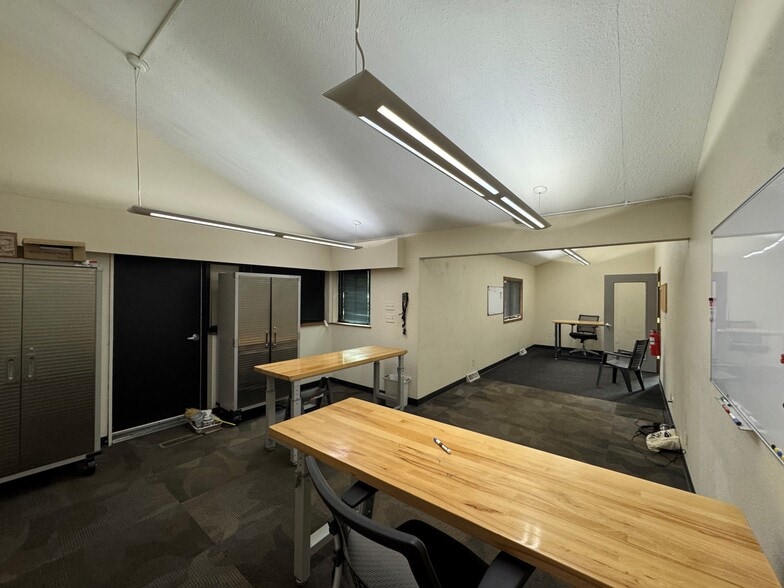 W229N2573 Duplainville Rd, Waukesha, WI for lease - Building Photo - Image 2 of 22