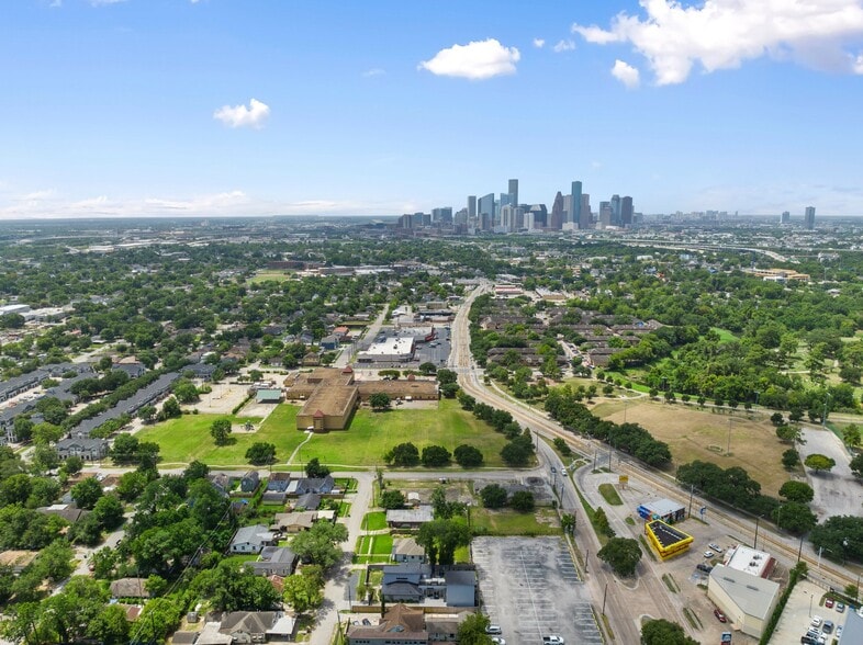 1117 Collingsworth St, Houston, TX for lease - Aerial - Image 2 of 15