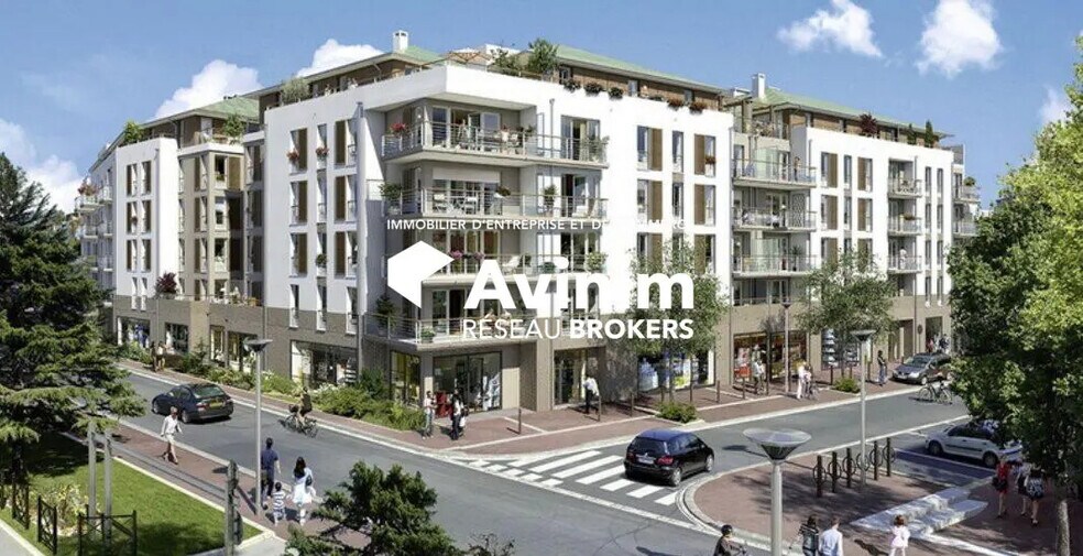 Retail in Ermont for lease - Building Photo - Image 1 of 1