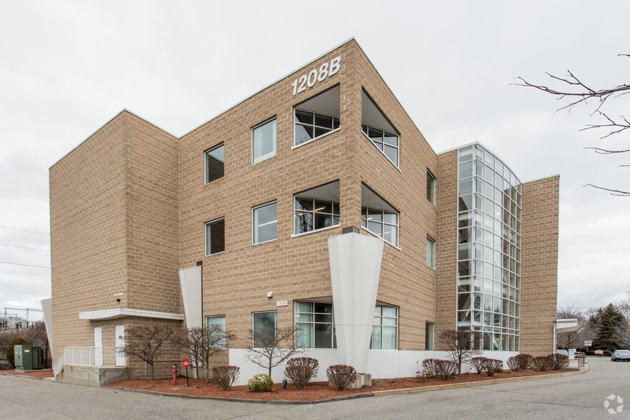 1208B VFW Pky, West Roxbury, MA for lease - Primary Photo - Image 1 of 29