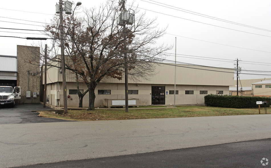 3009 Industrial Ter, Austin, TX for lease - Building Photo - Image 2 of 4