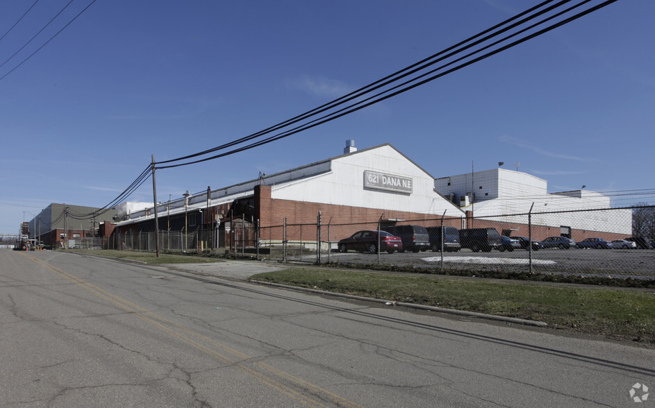 621 Dana St NE, Warren, OH for lease - Primary Photo - Image 1 of 57