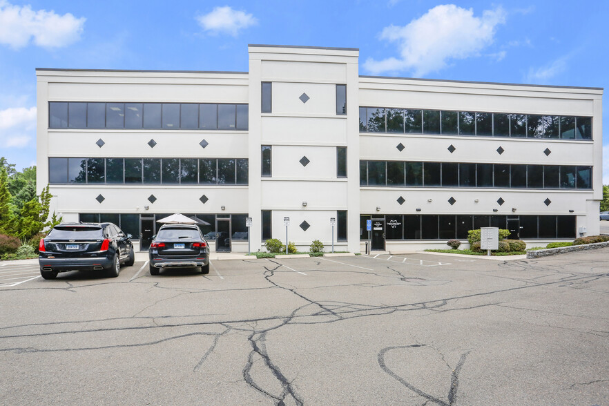 105 Technology Dr, Trumbull, CT for lease - Building Photo - Image 2 of 13