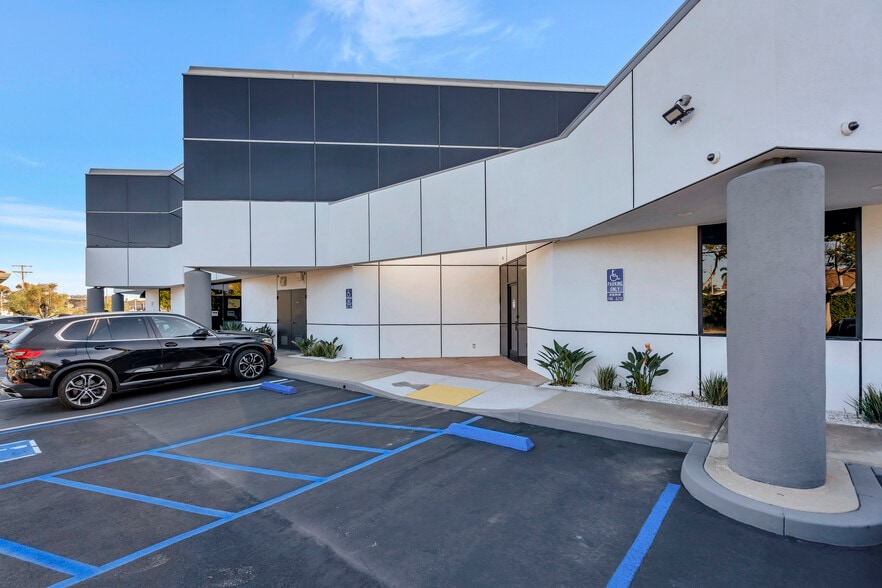 2729 Bristol St, Costa Mesa, CA for sale - Building Photo - Image 3 of 32
