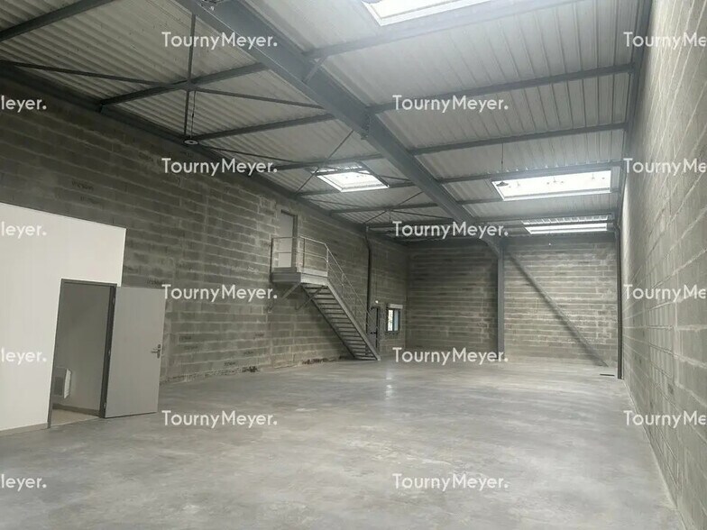 Flex in Saint-Herblain for lease - Interior Photo - Image 3 of 8