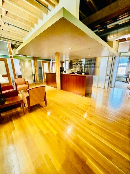 407 President Clinton Ave, Little Rock, AR for lease - Building Photo - Image 2 of 6