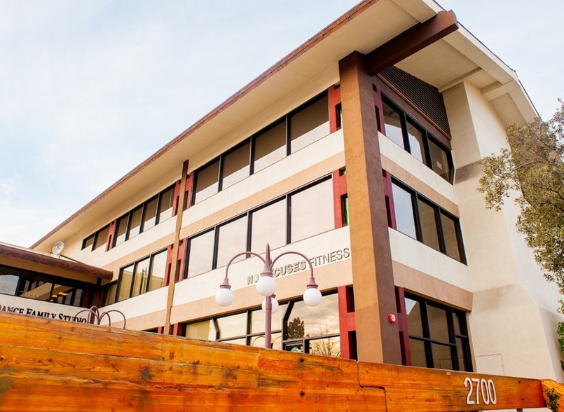 2700 E Foothill Blvd, Pasadena, CA for lease - Building Photo - Image 3 of 12