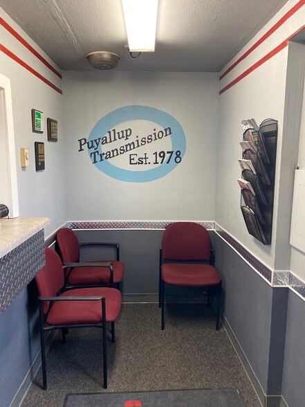 629 E Pioneer Ave, Puyallup, WA for lease - Interior Photo - Image 3 of 14