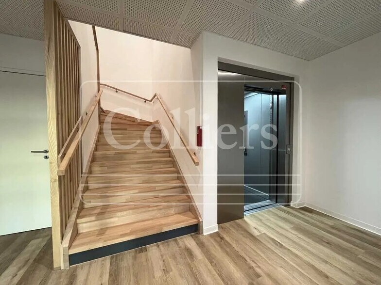 Office in Éguilles for lease - Building Photo - Image 1 of 10