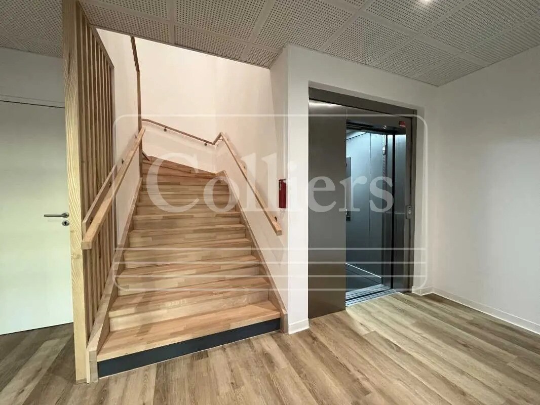 Office in Éguilles for lease Building Photo- Image 1 of 11