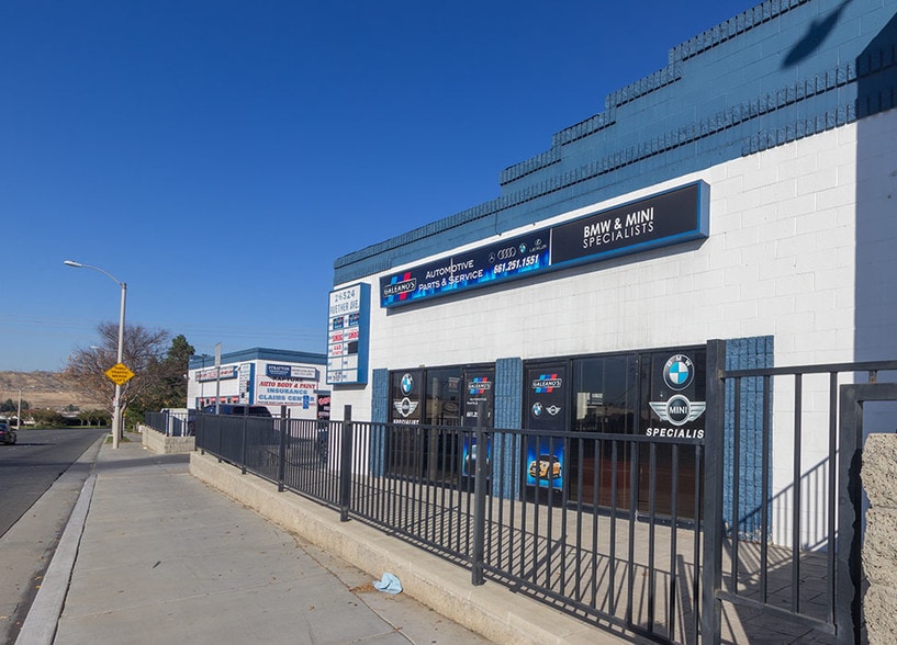 26524 Ruether Ave, Santa Clarita, CA for lease - Building Photo - Image 3 of 12