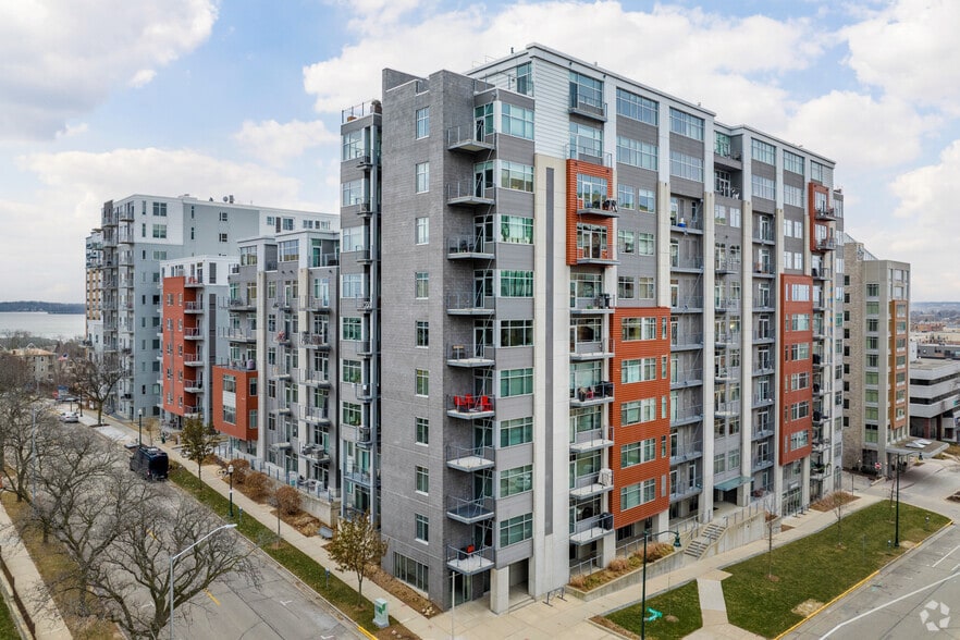 301-315 W Washington Ave, Madison, WI for sale - Primary Photo - Image 1 of 6