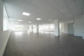 Industrial in Saint-Priest for sale Building Photo- Image 2 of 4