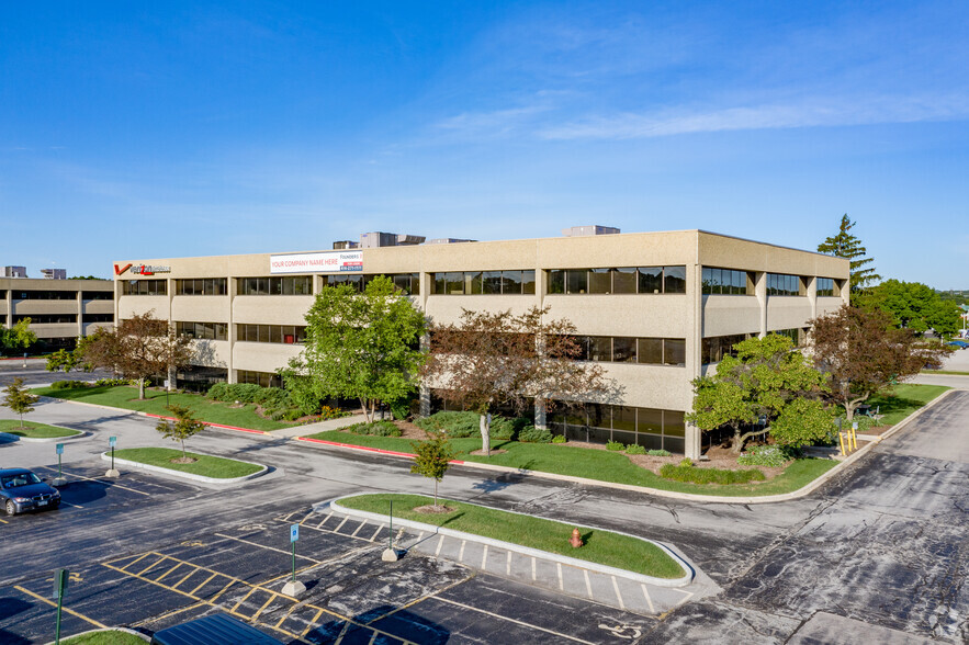 2514 S 102nd St, West Allis, WI for lease - Building Photo - Image 1 of 9