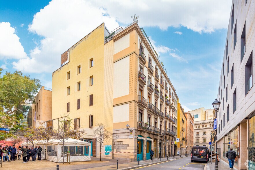 in Barcelona, Barcelona for sale - Primary Photo - Image 1 of 1
