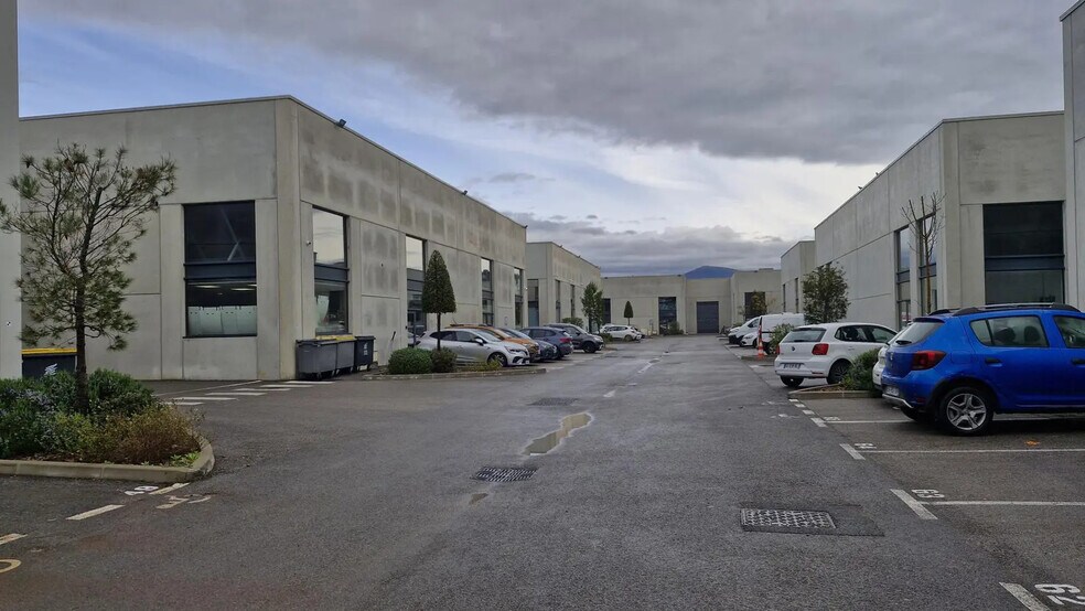 Flex in Mougins for lease - Building Photo - Image 2 of 4