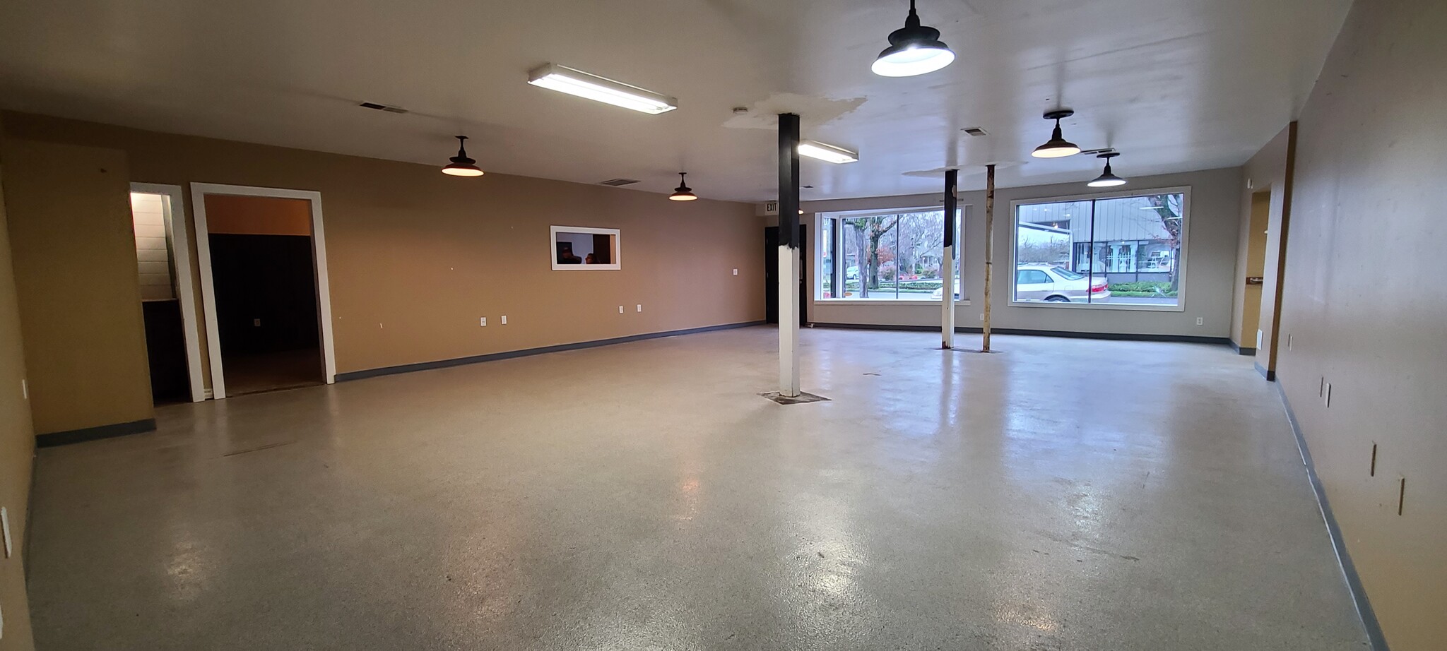 960-990 Commercial St SE, Salem, OR for lease Interior Photo- Image 1 of 13