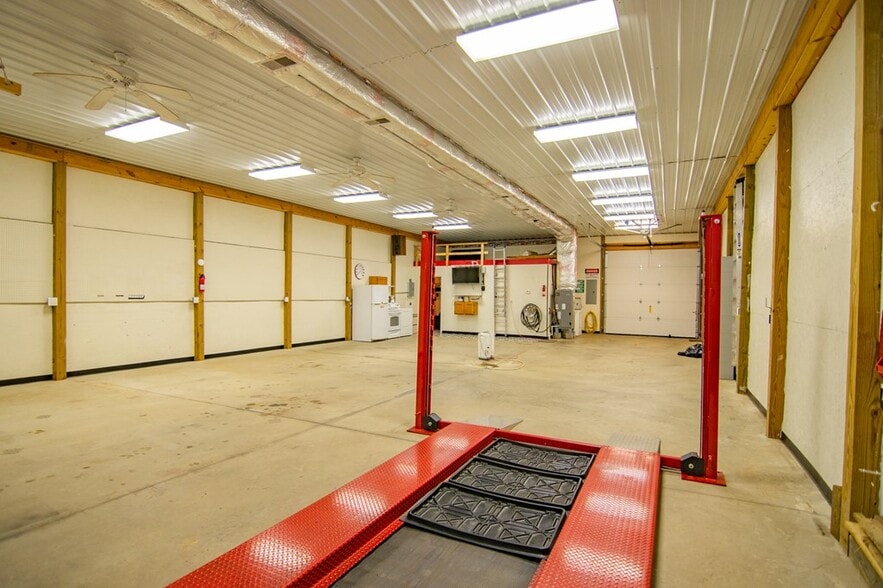 1260 Dixons Run Rd, Triadelphia, WV for sale - Building Photo - Image 3 of 20