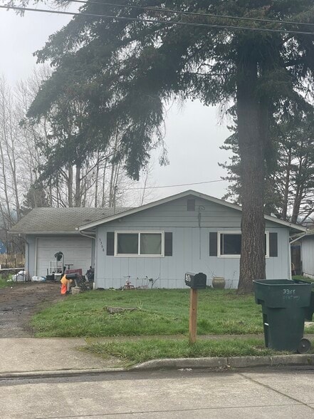 3368 Olive Way, Longview, WA for sale - Primary Photo - Image 1 of 1