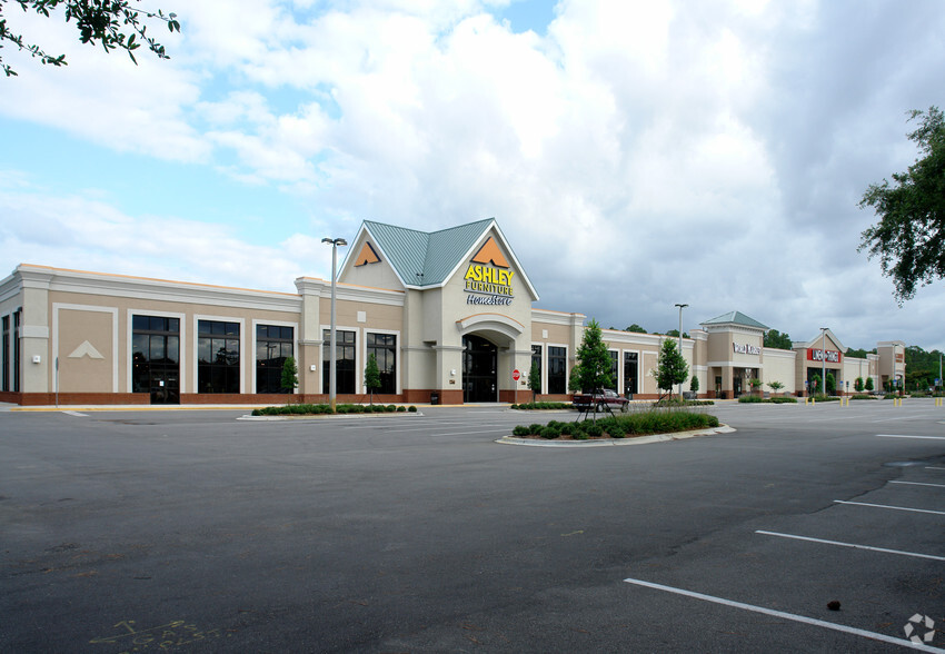 2400 W International Speedway Blvd, Daytona Beach, FL for lease - Building Photo - Image 1 of 6