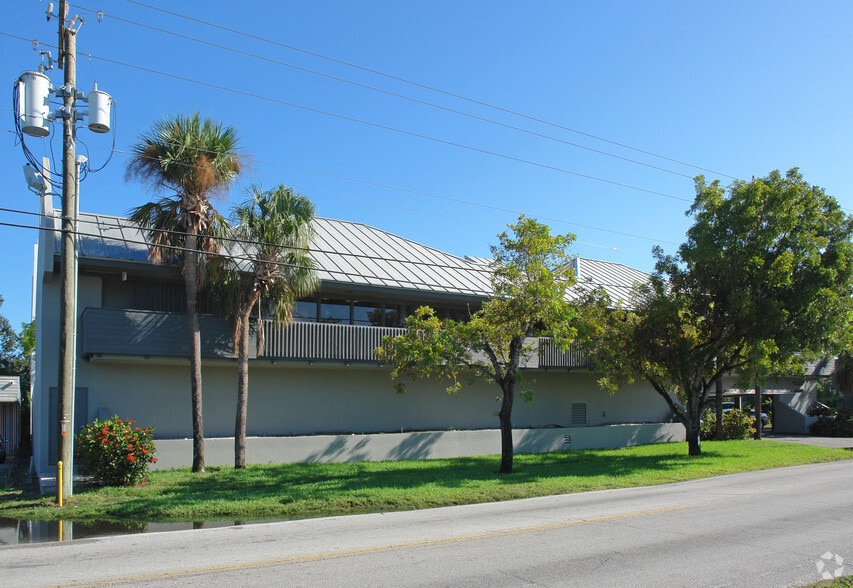 1825 NE 45th St, Fort Lauderdale, FL for lease - Building Photo - Image 2 of 4