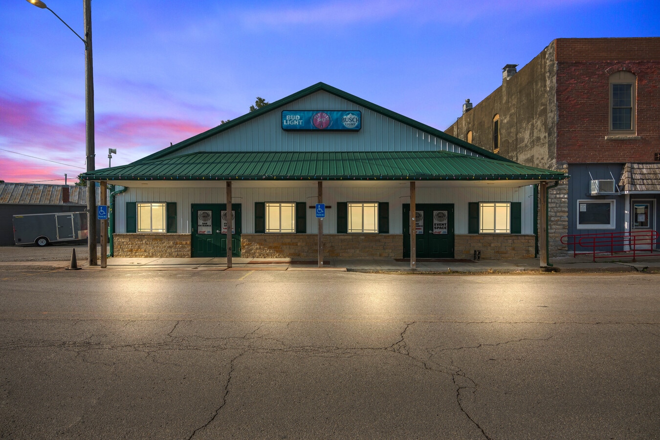 113 E 4th St, Hoyt, KS 66440