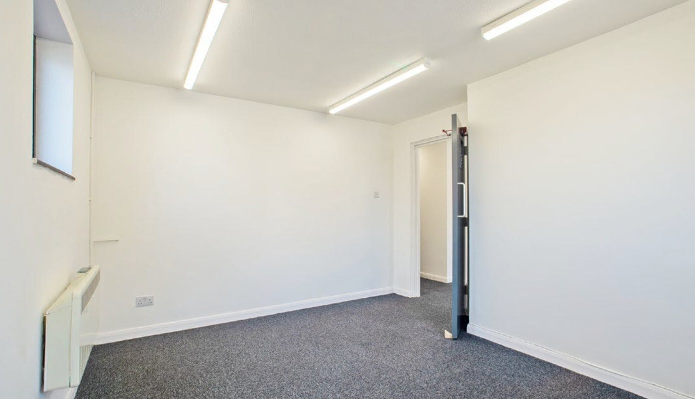 Chesterfield Way, Hayes for lease Interior Photo- Image 1 of 2