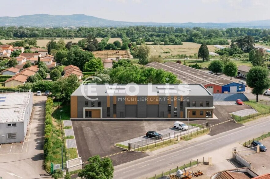 Flex in Trévoux for lease - Aerial - Image 2 of 7