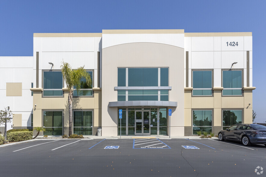 1424 Corporate Center Dr, San Diego, CA for lease - Building Photo - Image 3 of 4