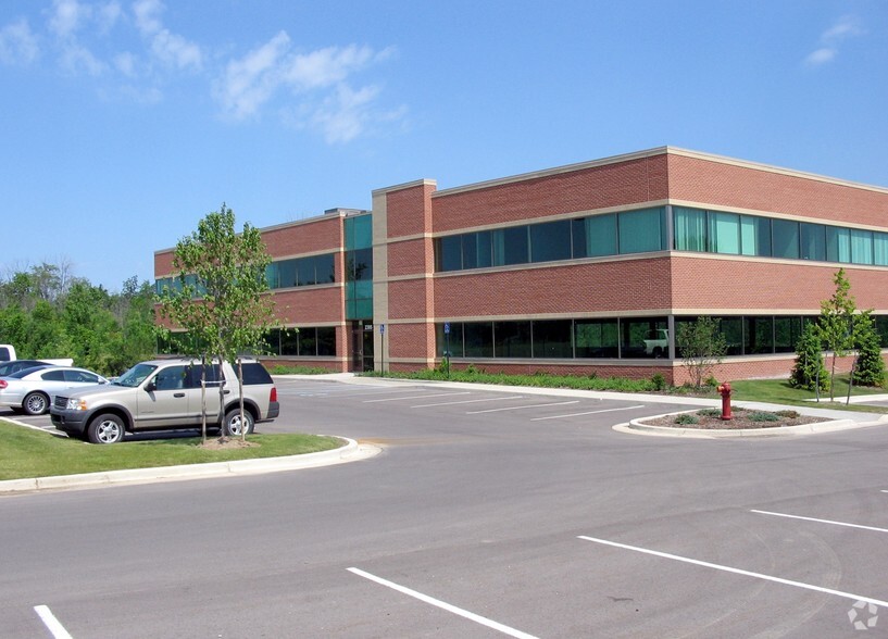 2395 Oak Valley Dr, Ann Arbor, MI for lease - Building Photo - Image 2 of 4