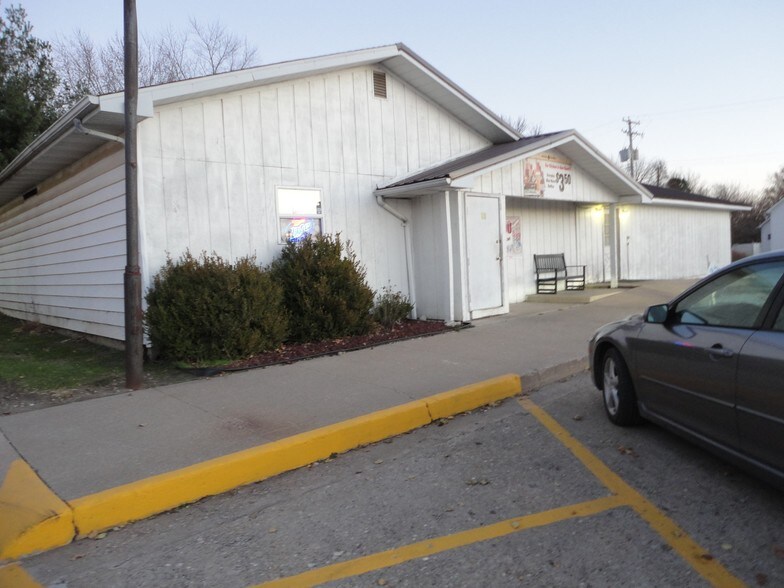 115 E Side Sq, Table Grove, IL 61482