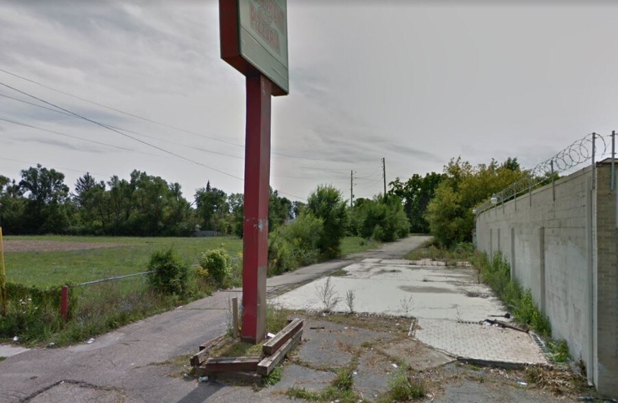 2485 Flushing Rd, Flint, MI 48504