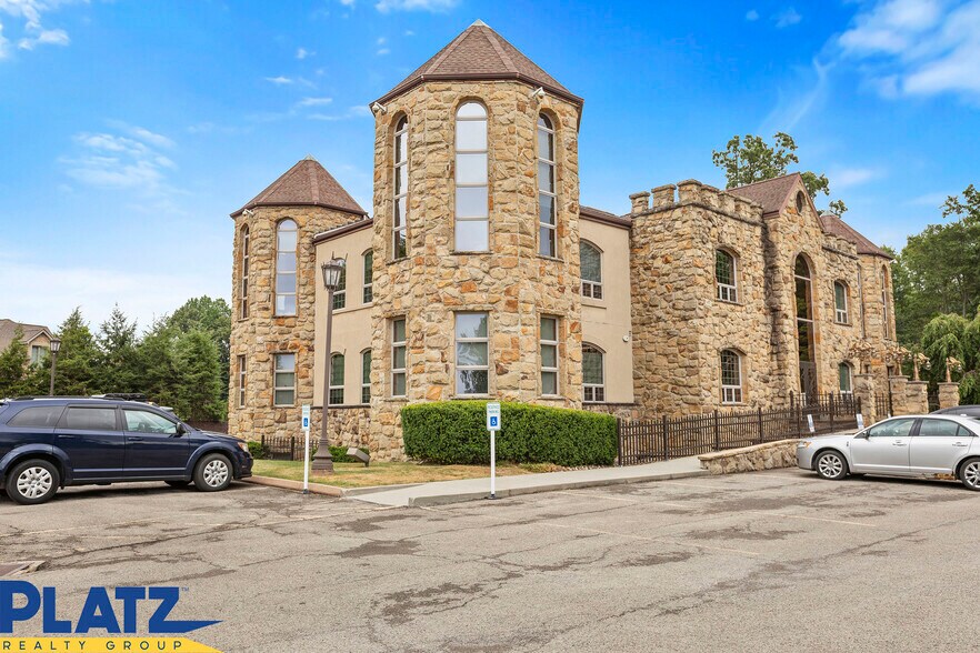 8544 Hickory Hill Dr, Poland, OH for sale - Building Photo - Image 2 of 14