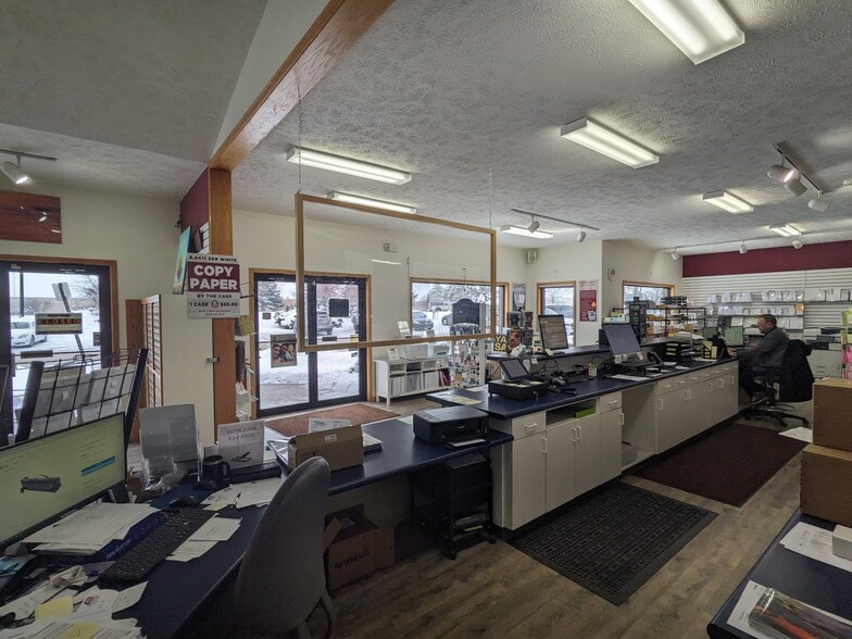 3311 South Airport Rd, Traverse City, MI for lease - Interior Photo - Image 2 of 30