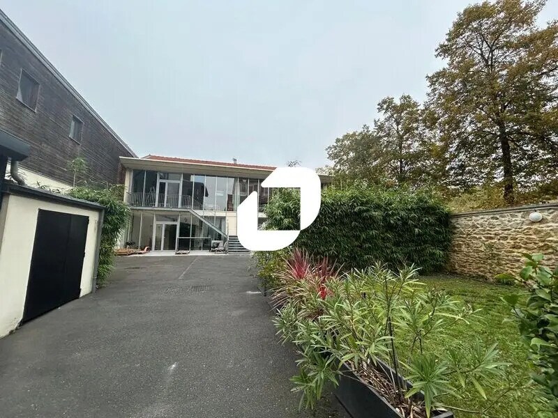 Office in Ivry-sur-Seine for lease Building Photo- Image 1 of 14